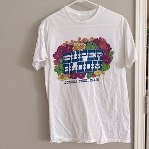 Joshua tree size medium graphic tee